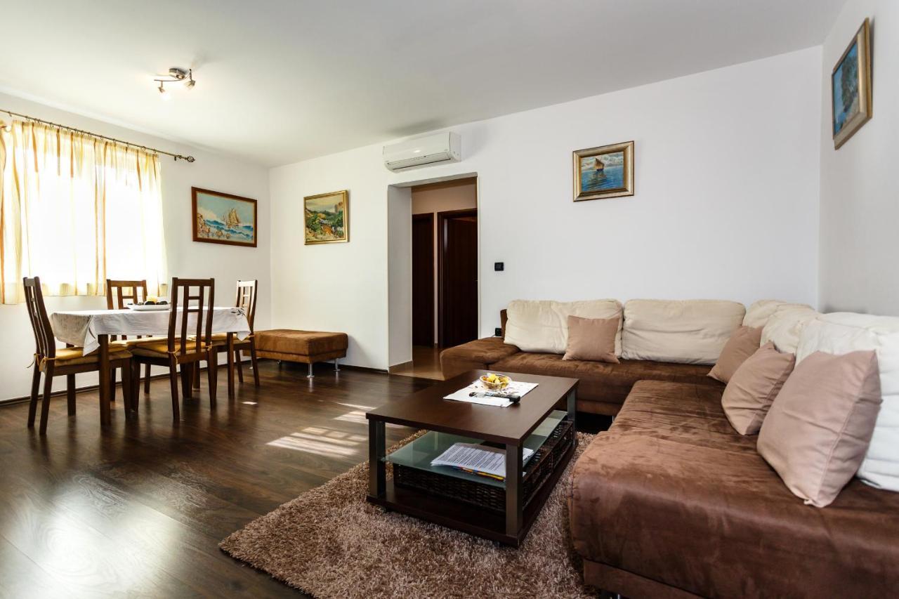 Premium Apartment Near Center And Beach With Parking Krk Town Exterior foto