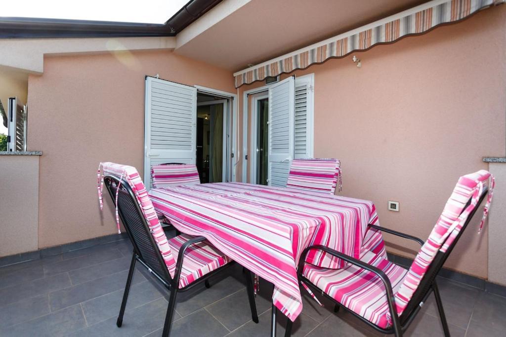 Premium Apartment Near Center And Beach With Parking Krk Town Exterior foto